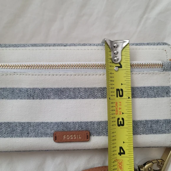 NWT Fossil Logan Blue White Stripe RFID Zip Accordian Wallet Wristlet - Picture 7 of 7
